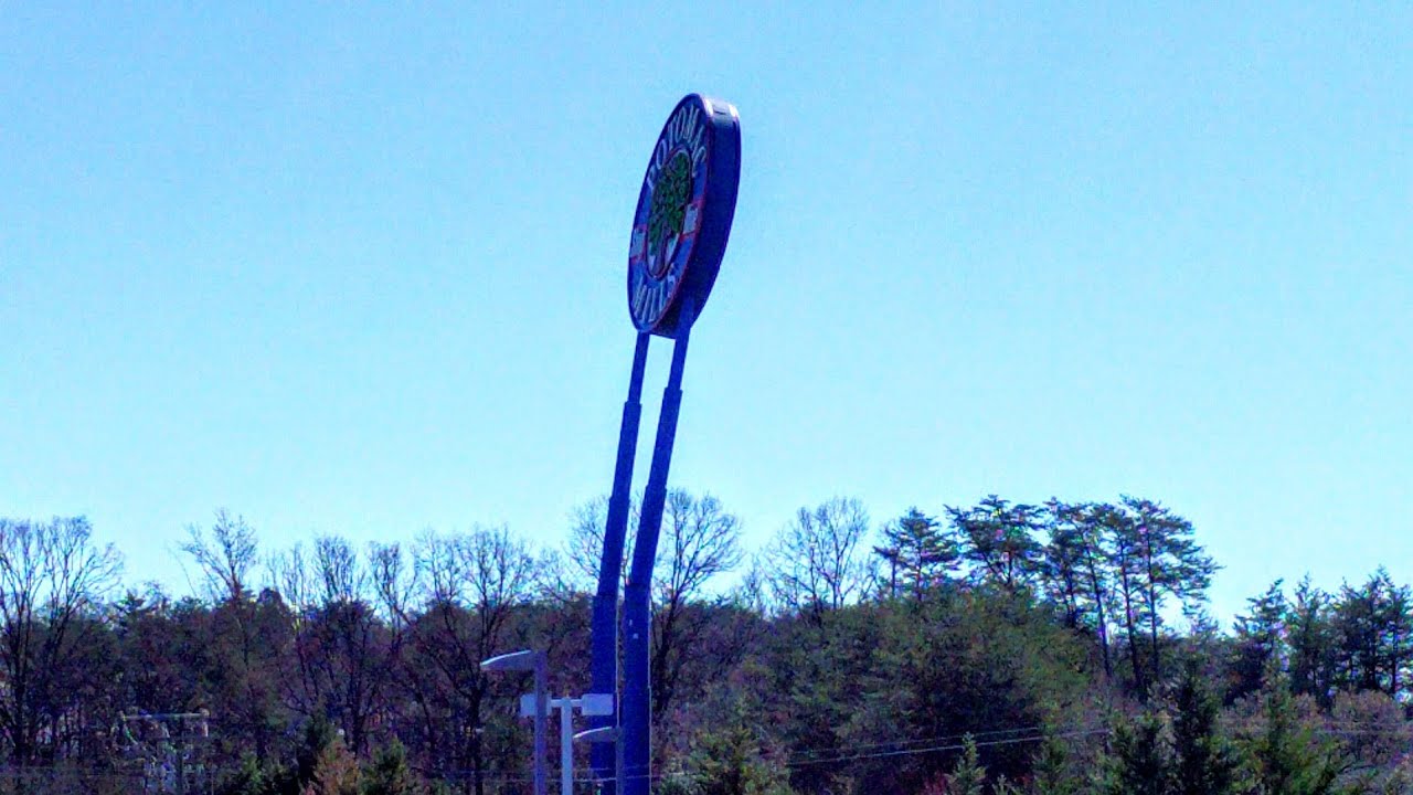 VIDEO: In the end, tow trucks pull down Potomac Mills sign
