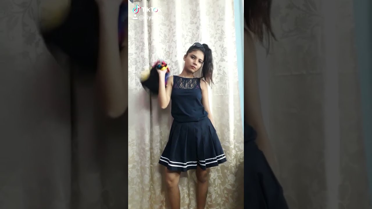 Miss Diya OP Free Fire Girl Player | She Wear Short Skirts 