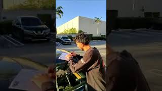 Entregando Carro en las OFICINAS DE R8 AUTO SALES