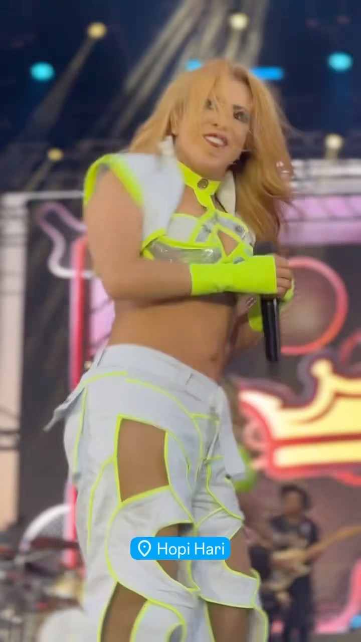 Joelma está esplêndida