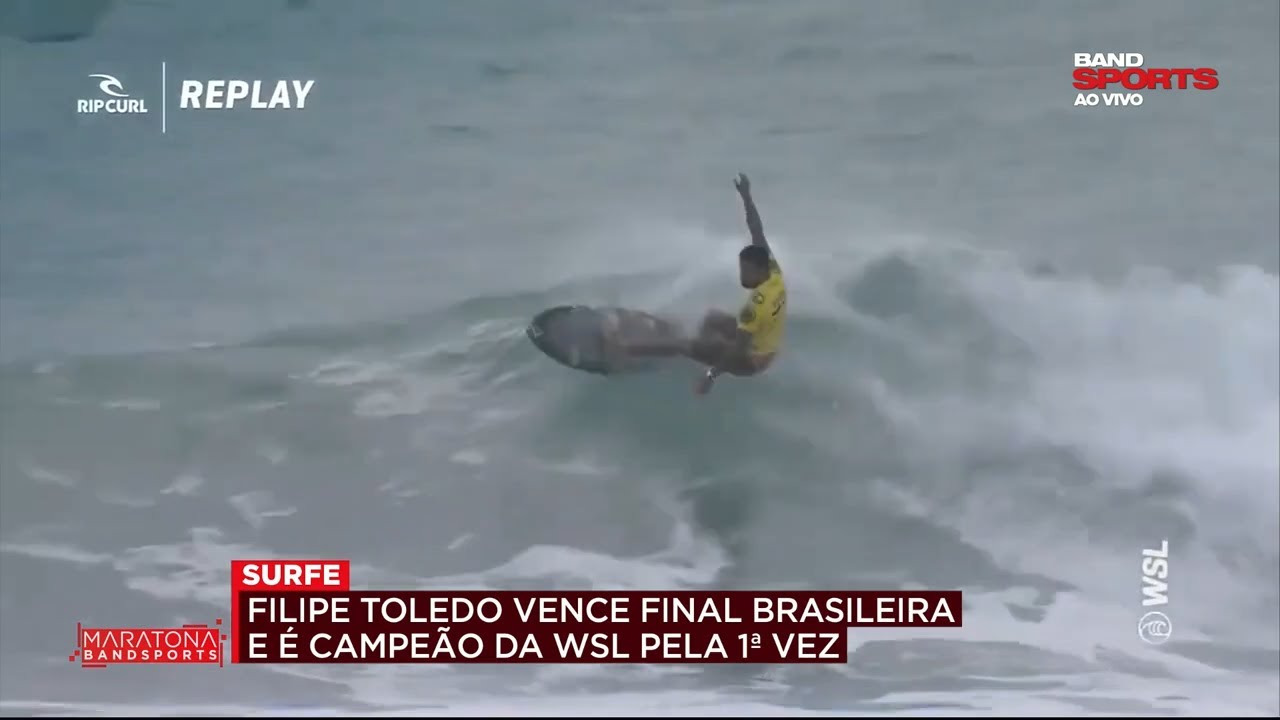 Filipe Toledo vence Italo e é campeão mundial de surfe pela 1ª vez