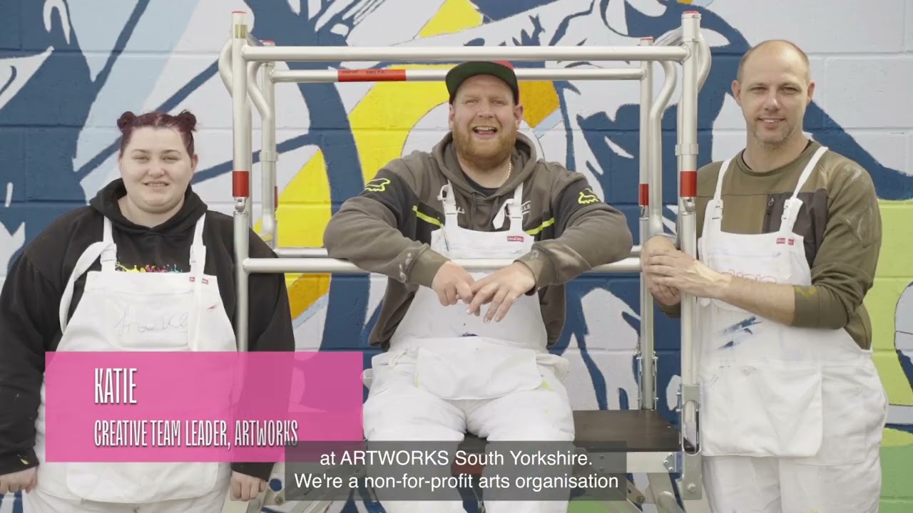 Общественные фрески на перекрестках и въездах