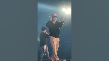 The army sings with BTS🥺🥺😭💜Spring day #shorts#bts #army #consert #v #taehyung #kimtaehyung