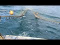 பெரியபடகில் மீன்பிடிக்கும் வலையை பயன்படுத்தும் முறை/  How to use a fishing net on a large boat