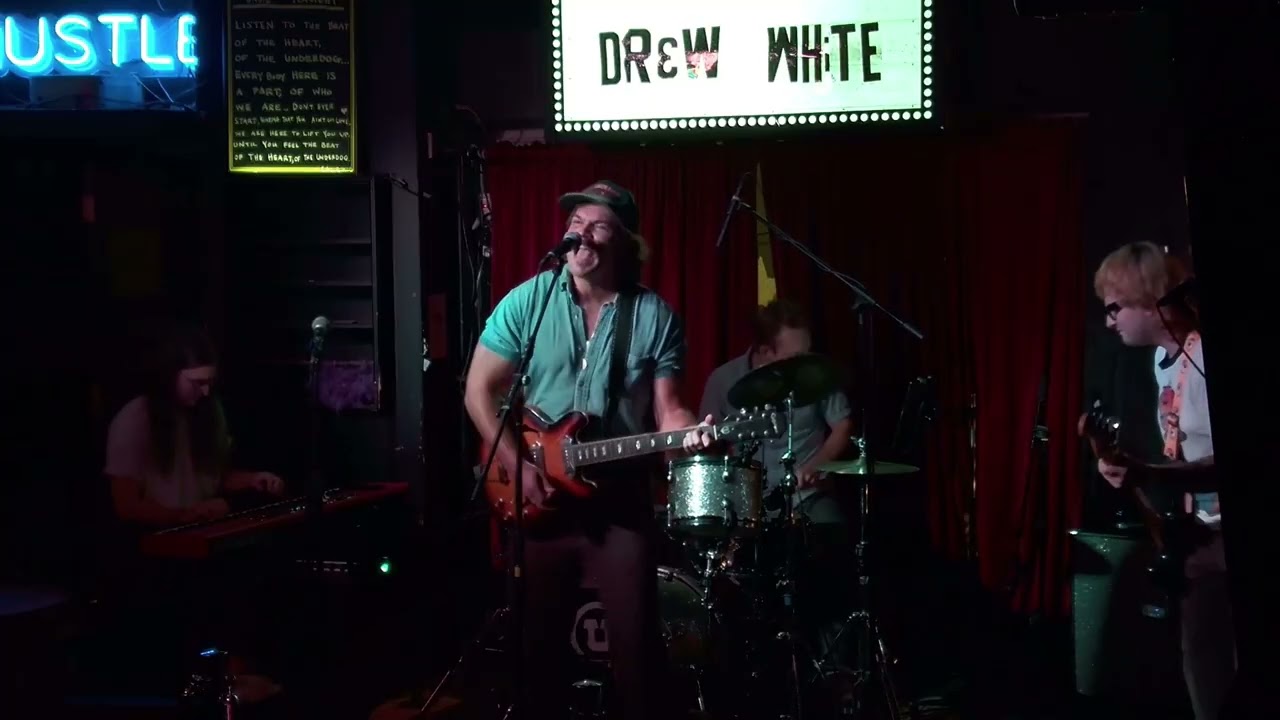 Stand Up | Live from the Underdog, Nashville, TN | Drew White adlı videoyu YouTube'da izle Stand Up | Live from the Underdog, Nashville, TN | Drew White adlı videoyu YouTube'da izle