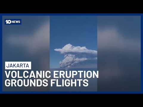 Des centaines de passagers bloqués : une éruption volcanique force l'aéroport de Jakarta à suspen...