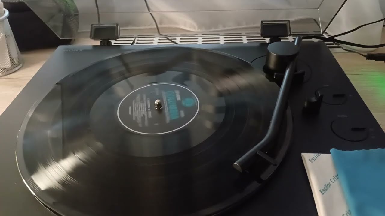 Pink Floyd - A Saucerful Of Secrets [vinyl rip]