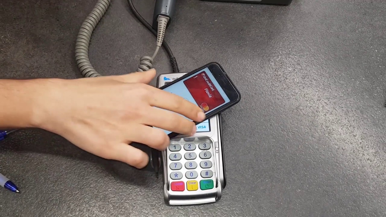 Apple Pay, come si usa per fare un pagamento - YouTube