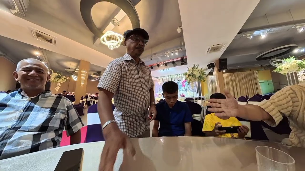 Majlis bertandang perkahwinan antara Azam dan Aein di Dewan Mawaddah Pontian