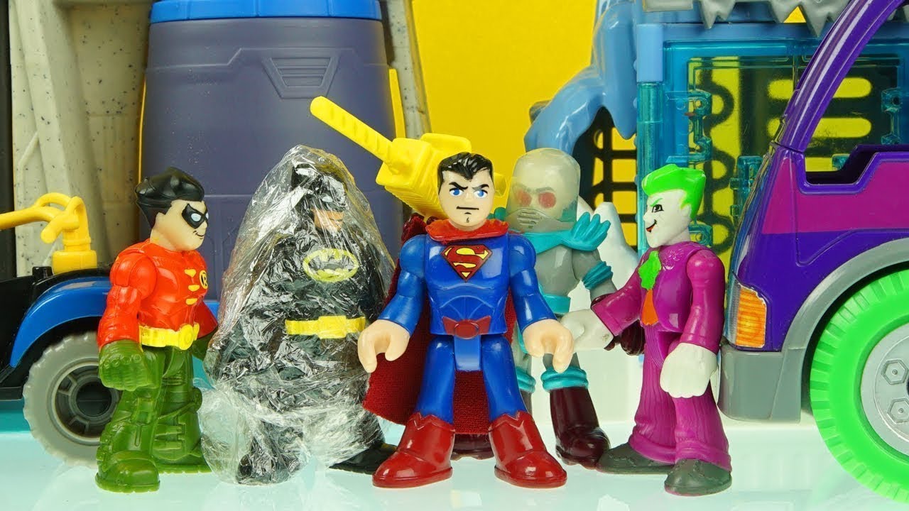 BATMAN SUPERMAN & ROBIN vs JOKER & FREEZE imaginext superhero toys - YouTube