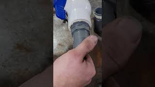 sealing plastic threads #dw0rtorial #plumbing #shorts