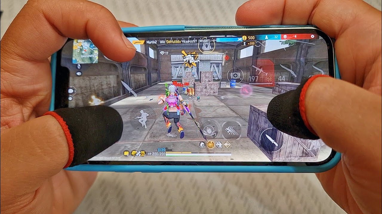 Caindo Na Área AZUL Até Pegar MESTRE DE HONRA Jogando SOLO vs SQUAD!! Free Fire Mobile 