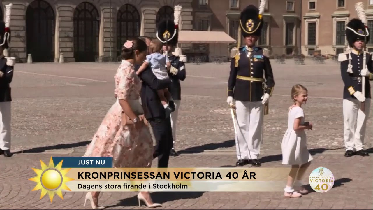 Sötchocken med prinsessan på vift under sortin från Slottskyrkan! - Nyhetsmorgon (TV4)