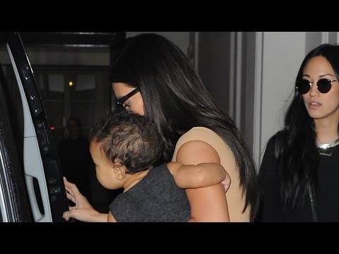 Video: Kim Kardashian Viser Sin Datter North West (BILLEDER)