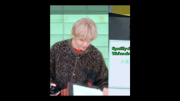 OMG 😳 the way taehyungie shyly ignored Spotify message Lmao🤣😂#taehyung #bts