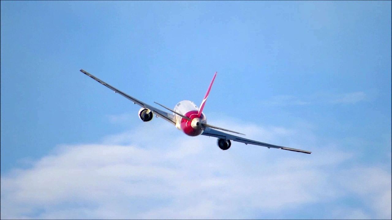 Qantas VH-OGL "City of Wangaratta" Boeing 767-338ER
