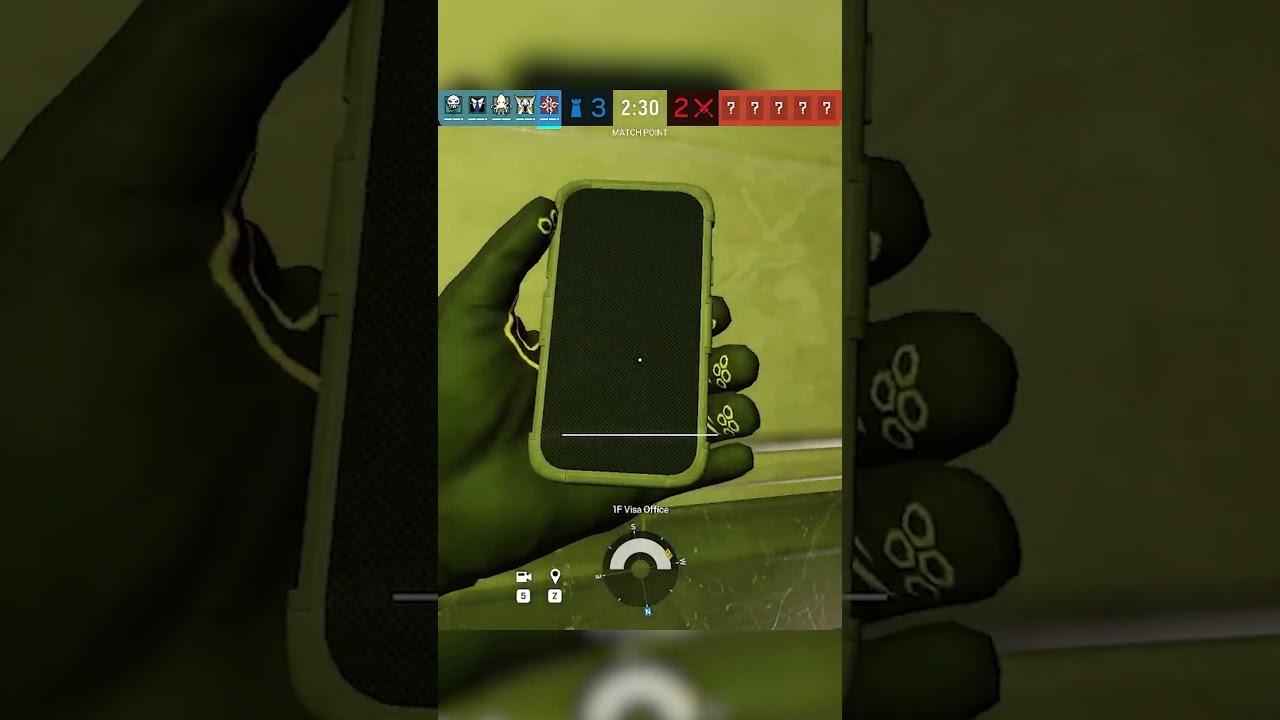 CLUTCHING AT THE RIGHT TIME :) - RAINBOW SIX SIEGE #shorts #rainbowsixsiege #twitch #r6 #r6siege