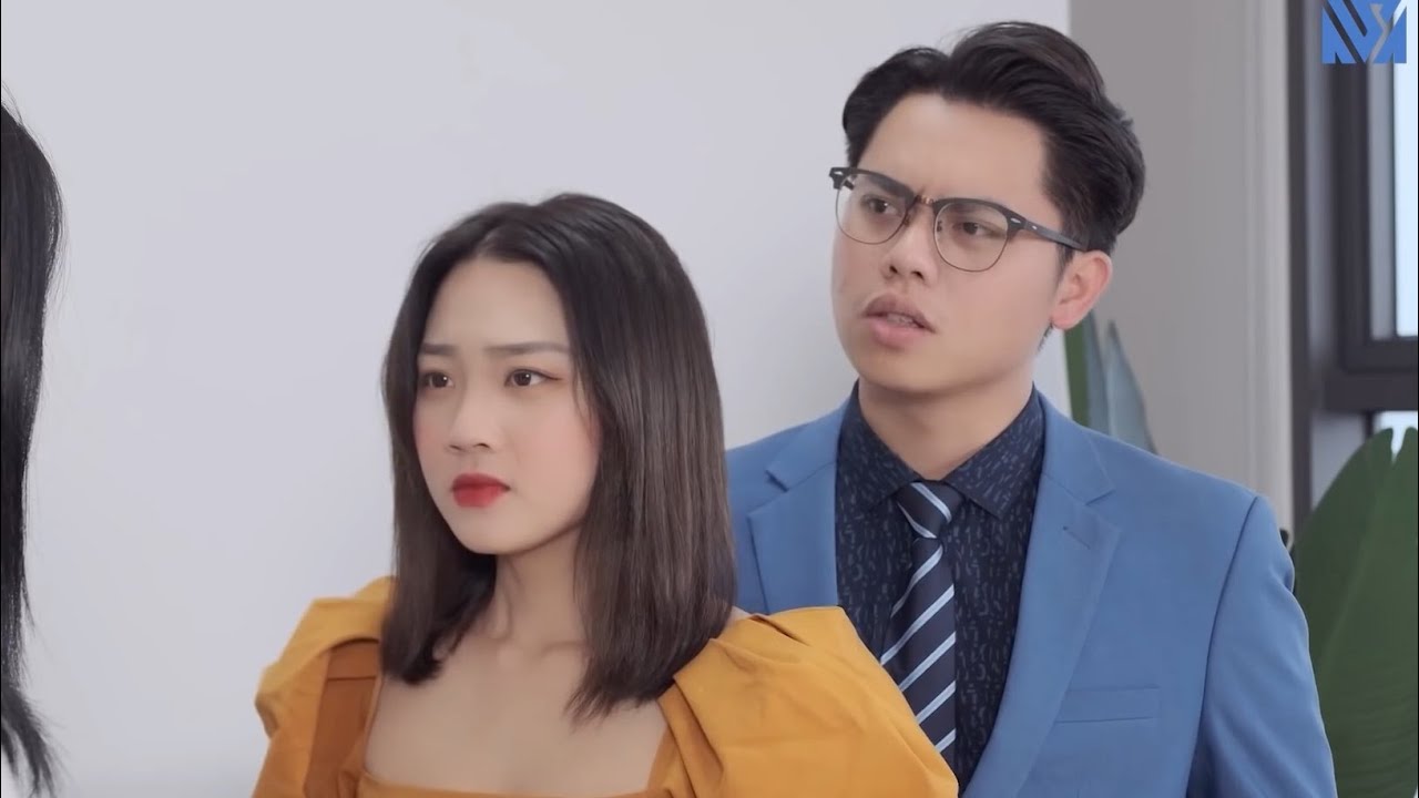 Vợ Chủ Tịch Đi Xe Máy Gặp Lại Bạn Học Cũ Bị Chèn Ép Vì Tưởng Là Lao Công Và Cái Kết- Tập Full