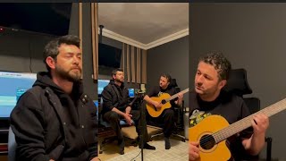 Bariş Baktş Şarki Söyledi̇ği̇ Anlari Paylaşti