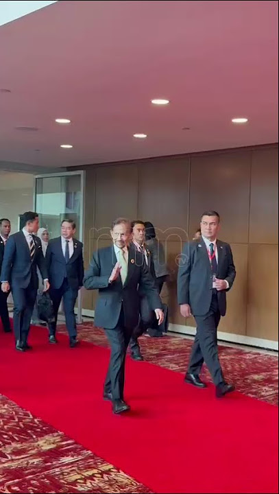 Sultan Brunei, Sultan Hassanal Bolkiah tiba di Pusat Konvensyen Kuala Lumpur