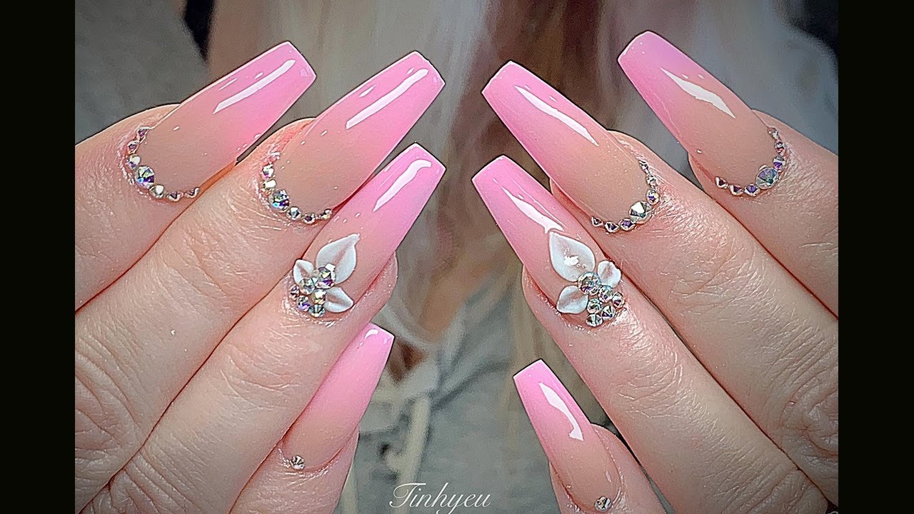 Những mẫu nail ombre cực chất lượng đang khiến phái đẹp thích thú đón đợi! Cùng khám phá những thiết kế đa dạng sắc màu, tinh tế và mới lạ, giúp bạn tự tin nổi bật trong mùa hè sôi động này. Đừng bỏ lỡ cơ hội thể hiện phong cách riêng của mình bằng những bộ móng tuyệt đẹp này!