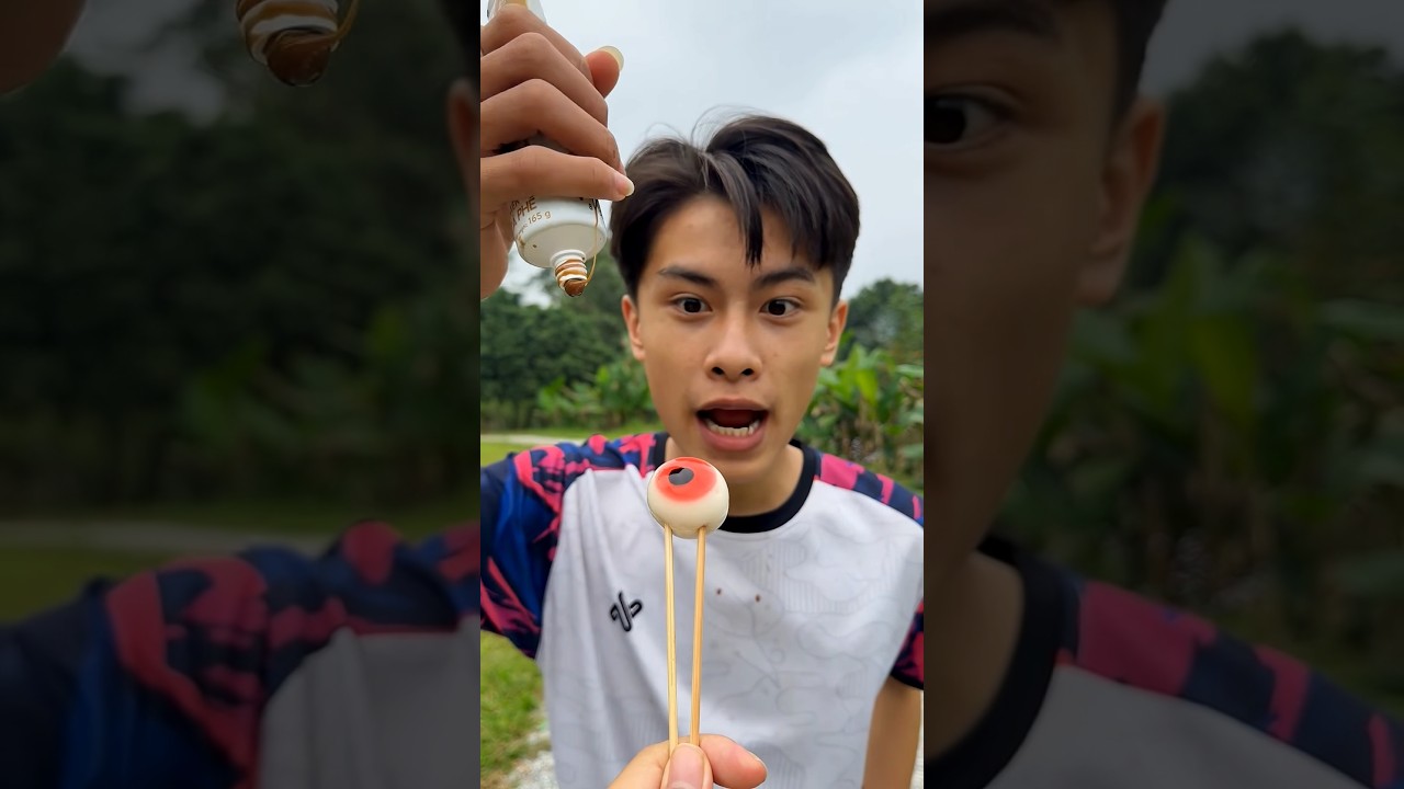 The challenge of not laughing while wearing a sauce that attracts other people's attention triggers🍭