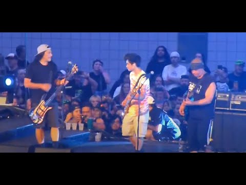 METALLICA's Robert Trujillo rejoined his former band SUICIDAL TENDENCIES in Arizona - video posted