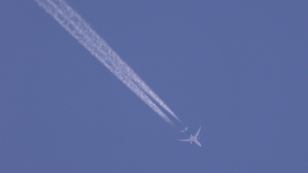 airshow schedule share C GUDH WestJet Boeing 787 contrail seen Cambridge UK 13sep19 232p CDG 2 YYC