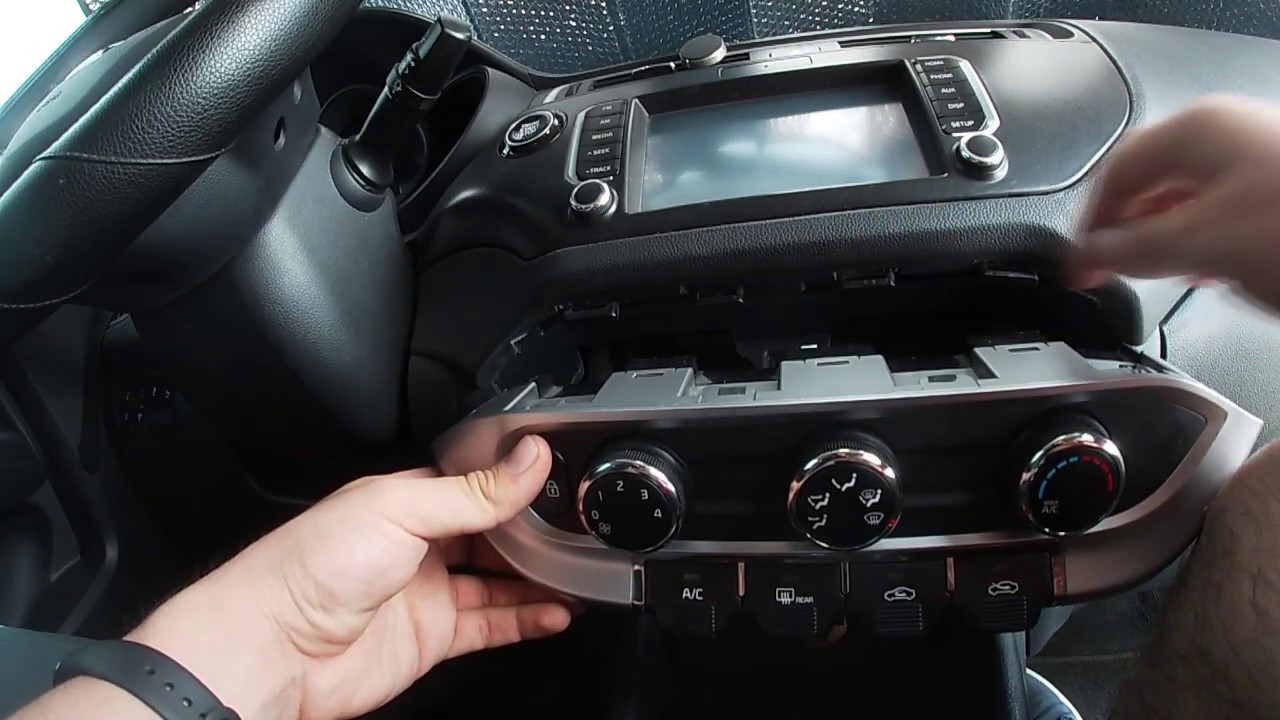 Como retirar la consola del AC del Kia Rio 2017 YouTube