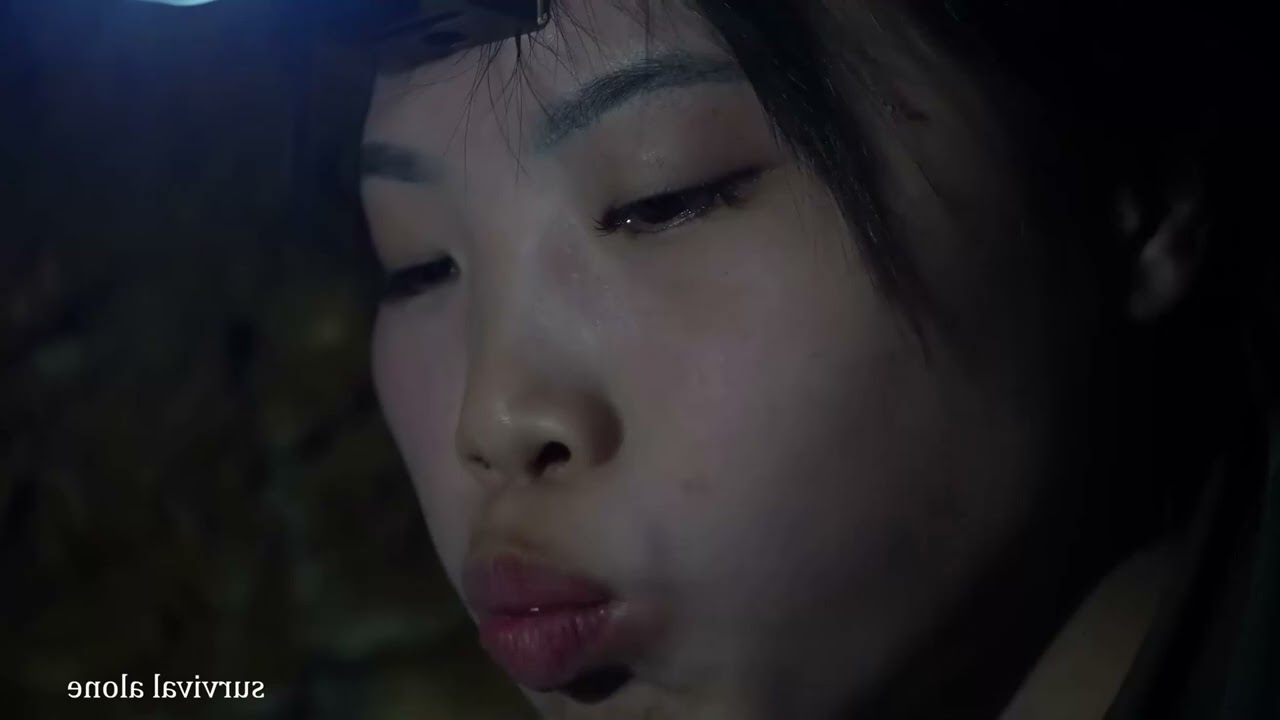 Catching Stream Fish with a Knife! Solo Survival & Trap-Making Skills