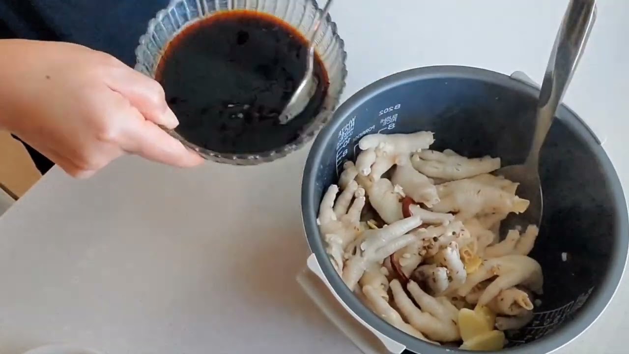 Braised chicken feet