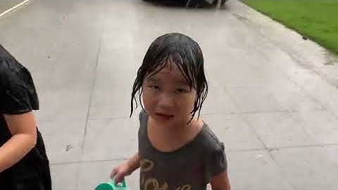 CÁC CON LÝ HẢI VỀ QUÊ TẮM MƯA