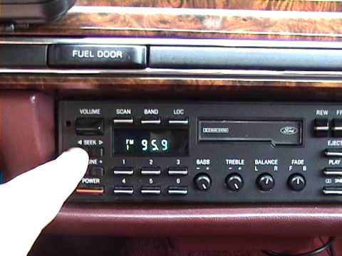 Broken radio: 1990 Lincoln Town Car - YouTube