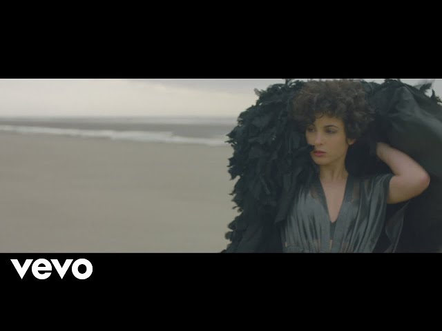 Barbara Pravi - Voilà, le jour se lève sur l'homme et l'oiseau (Clips Officiel)