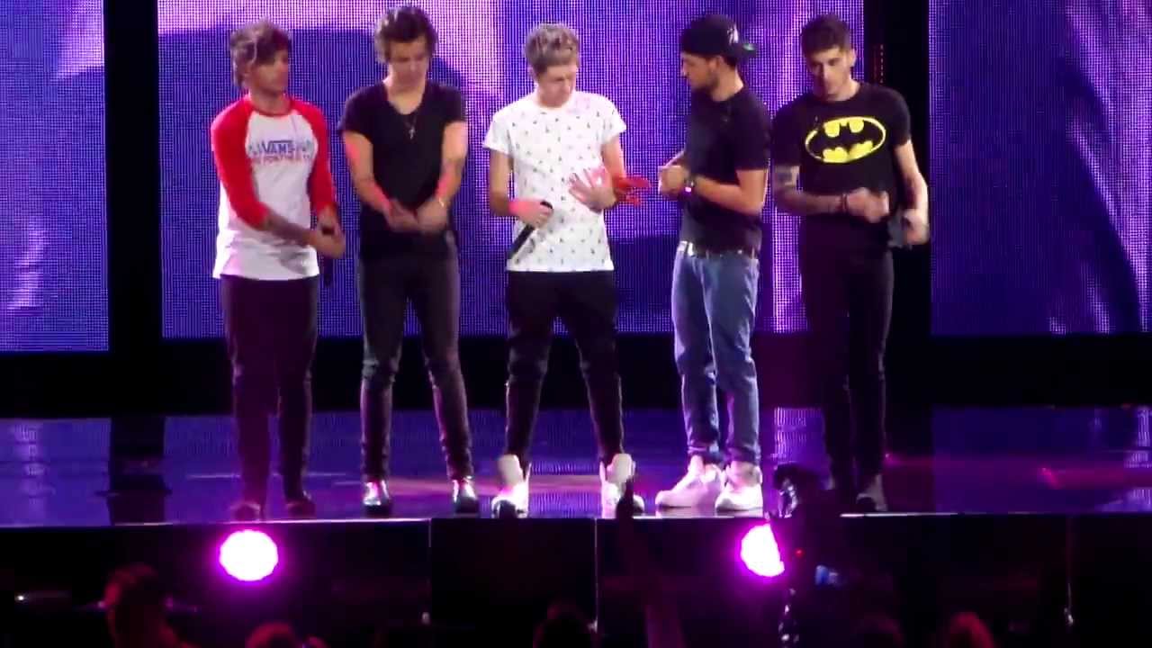 LIVE WHILE WE'RE YOUNG - One Direction FULL HD HQ - 17 October 2013 Melbourne Rod Laver Arena