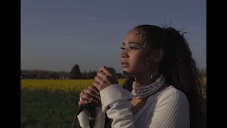 Famous Lily Head - Doesn't Matter Wealth