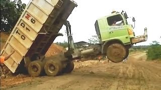 Crazy Dump Truck Wheelie Acrobatic: How to unload cargo faster and effective [Indonesia]