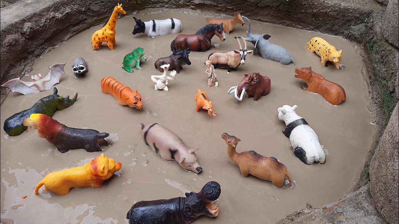 Animais de Plástico Presos na Lama Morcego Girafa Cachorro Tigre Guaxinim Sapo Bicho Preguiça Vaca