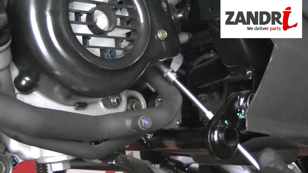 Uitlaat vervangen | Sym Tonik - YouTube