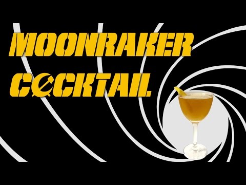 moonraker-cocktail---a-vintage-drink-with-cognac,-kina,-absinthe-&-peach-brandy