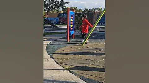 Gino jugando en la plaza Valdivielso Saez, Pelliza y Juan Bautista Justo, Olivos, 11 de Mayo 2024