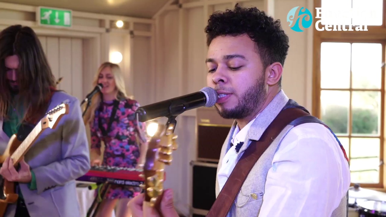 ⁣Mash It Up - Pop & Soul Party Band | Wiltshire | Hire from Function Central