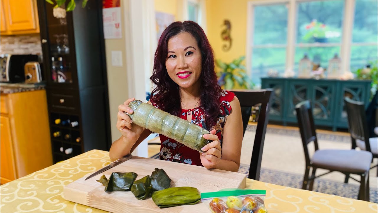 Gifting Nom Ansom To Friends On Khmer PchumBen | Khmer Delicious Tradition | Somaly Khmer Cooking