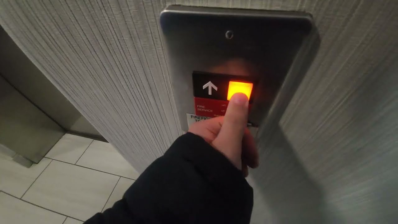 Nice motor! Otis Series 1 Hydraulic Elevator | Holiday Inn Express, Ashtabula, OH