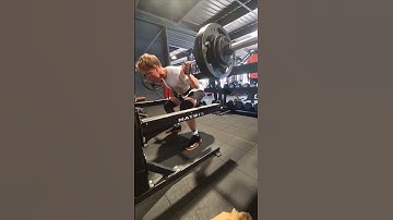 Week 3 : Comp squat 4x135kg RPE 6,5 backoff set 2/2
