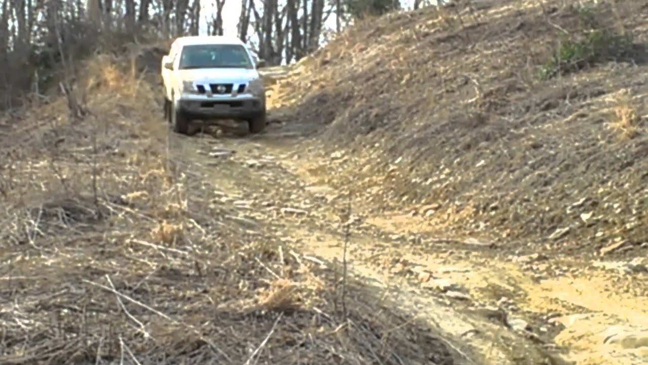 Nissan frontier mudding - YouTube