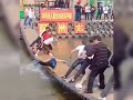 盘点网红桥上的失误搞笑瞬间 网红摇摇桥太刺激了 网红桥走一走 盘点网红桥上的失误搞笑瞬间 网红摇摇桥太刺激了 网红桥走一走