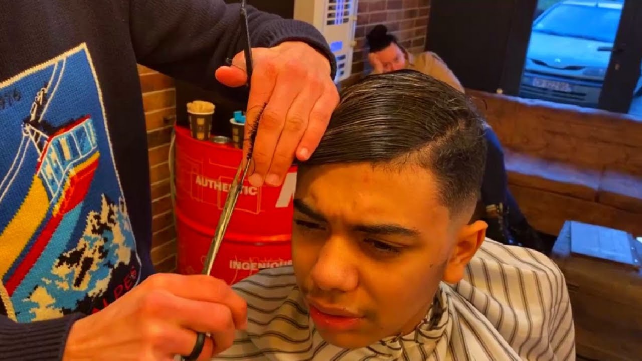 DIRECTION LE COIFFEUR POUR MOMO .. ON COUPE TOUT !