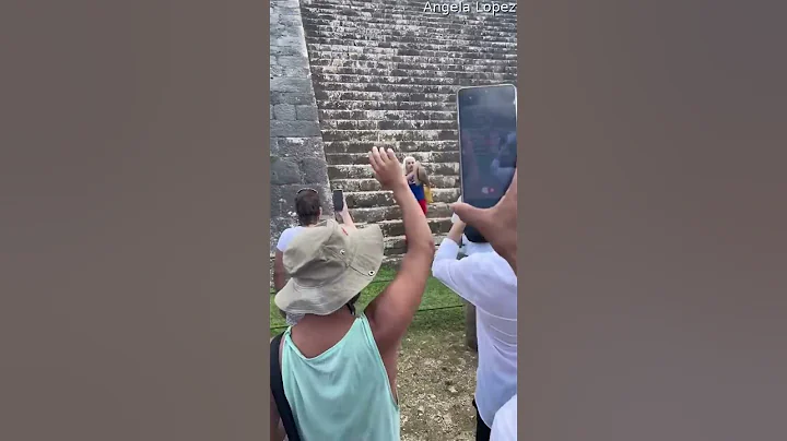 WATCH this tourist get mobbed after climbing ancient Mayan pyramid 👀 #shorts | NY Post - DayDayNews