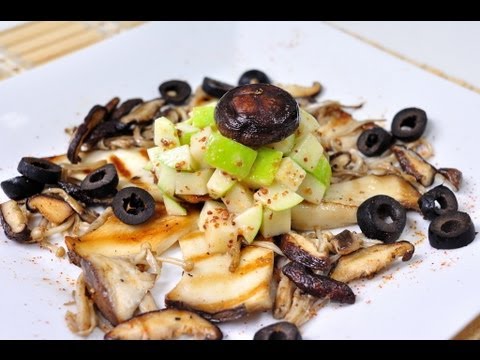 สลัดเห็ด 3 อย่างกับแอปเปิ้ล 3 Mushrooms with Apple Salad